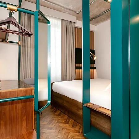 Yotel Manchester Deansgate-3