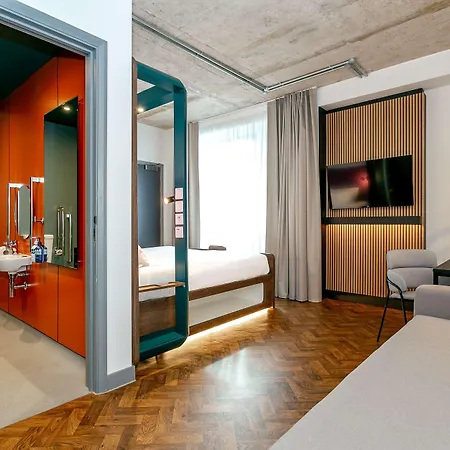YOTEL Manchester Deansgate-2